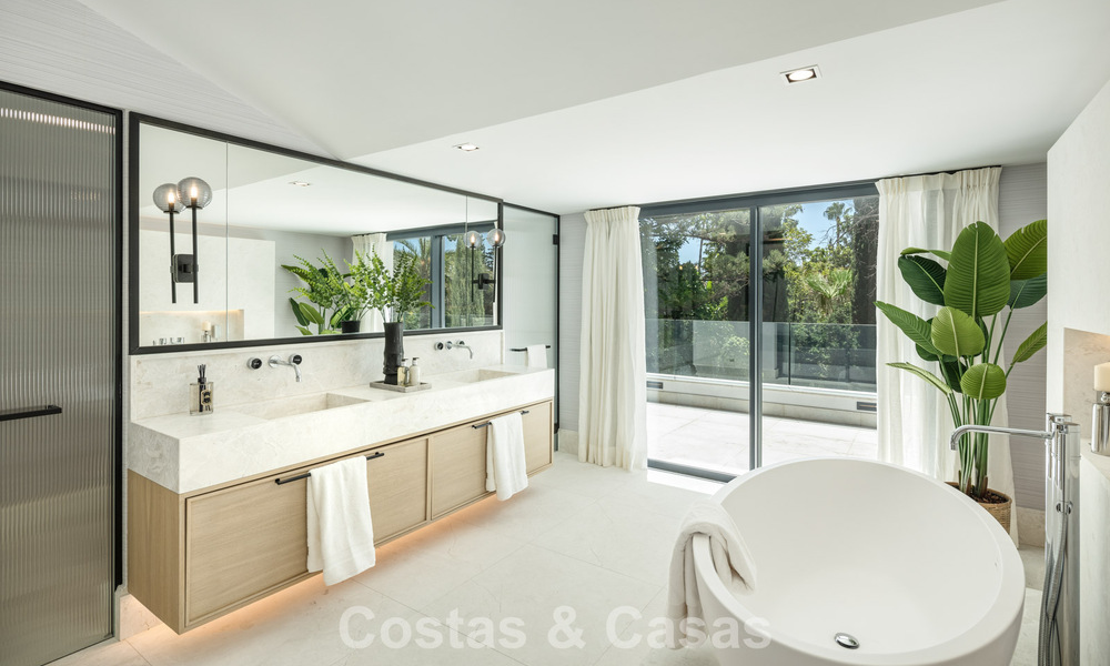 Magnificent frontline golf villa for sale in the heart of Nueva Andalucia, Marbella 781794