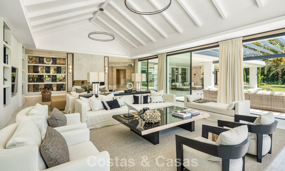 Magnificent frontline golf villa for sale in the heart of Nueva Andalucia, Marbella 781805
