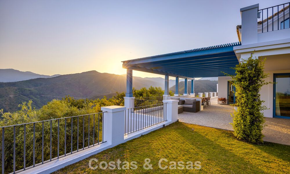 Gorgeous Mediterranean villa with breathtaking sea views for sale in Benahavis - Marbella 781820
