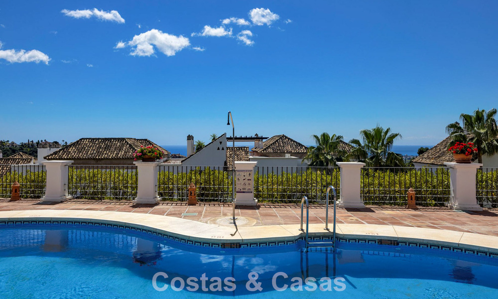 Move-in ready, spacious 3-bedroom apartment for sale with golf and sea views in Benahavis - Marbella 781894