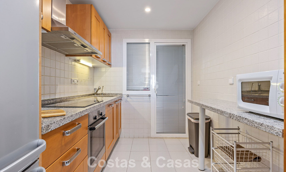 Move-in ready, spacious 3-bedroom apartment for sale with golf and sea views in Benahavis - Marbella 781897