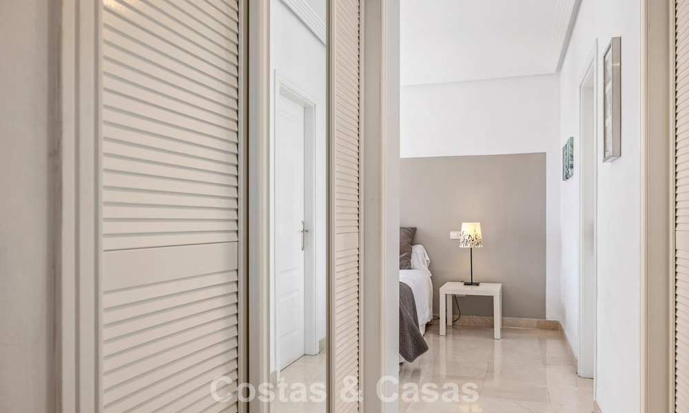 Move-in ready, spacious 3-bedroom apartment for sale with golf and sea views in Benahavis - Marbella 781902