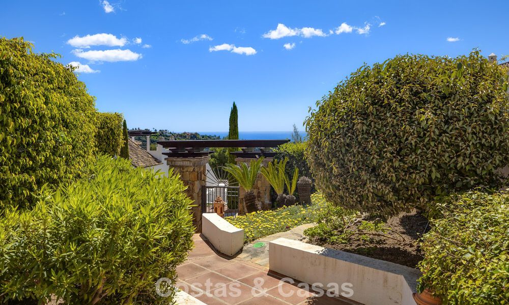 Move-in ready, spacious 3-bedroom apartment for sale with golf and sea views in Benahavis - Marbella 781910