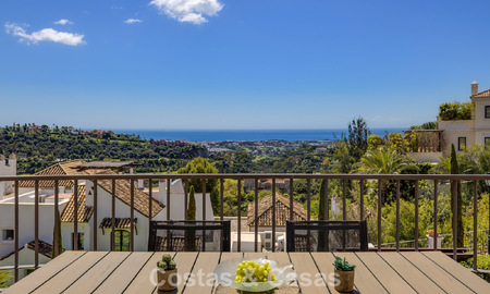Move-in ready, spacious 3-bedroom apartment for sale with golf and sea views in Benahavis - Marbella 781912