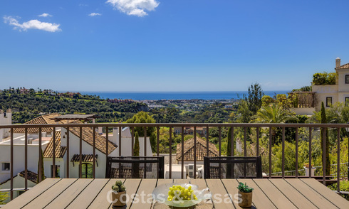 Move-in ready, spacious 3-bedroom apartment for sale with golf and sea views in Benahavis - Marbella 781912