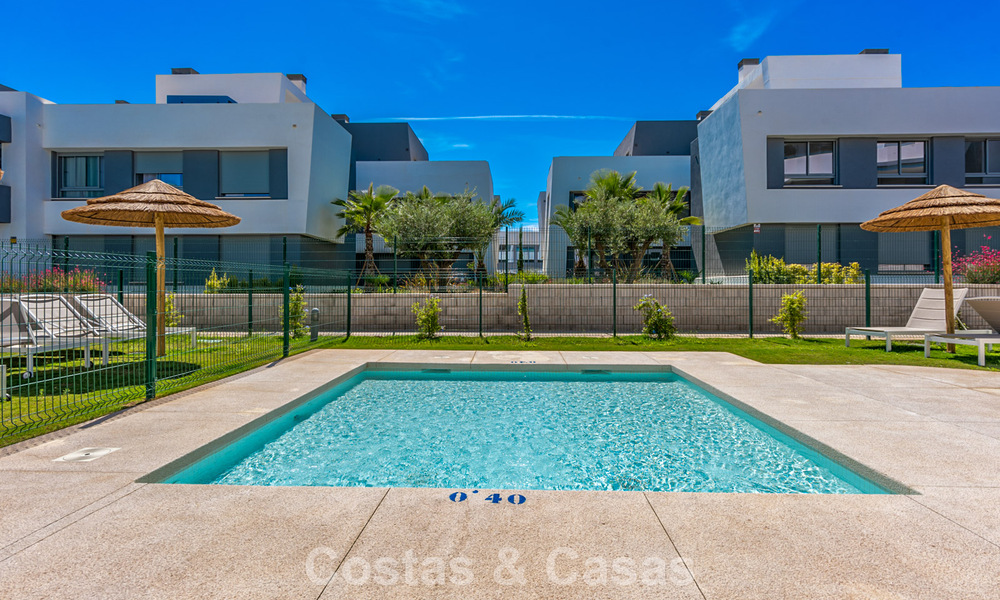 Move-in ready, contemporary apartment for sale on the New Golden Mile between Marbella and Estepona 781953