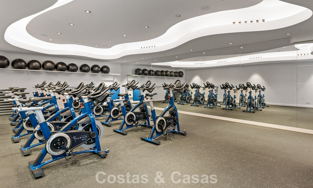 Move-in ready, contemporary apartment for sale on the New Golden Mile between Marbella and Estepona 781954