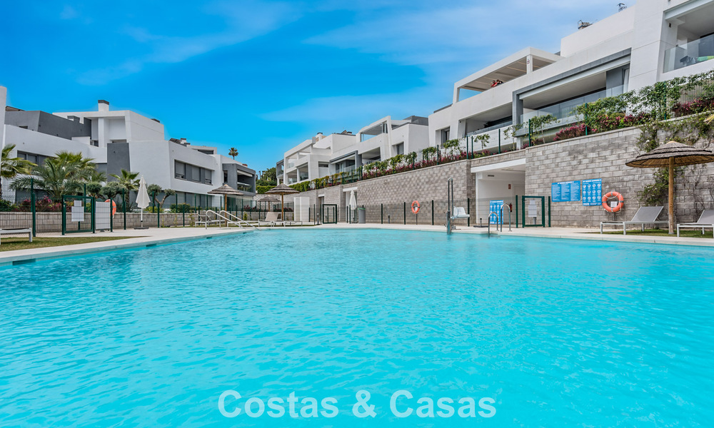 Move-in ready, contemporary apartment for sale on the New Golden Mile between Marbella and Estepona 781957