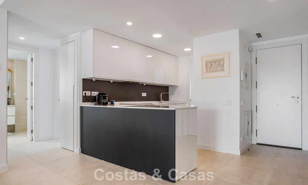 Move-in ready, contemporary apartment for sale on the New Golden Mile between Marbella and Estepona 781959