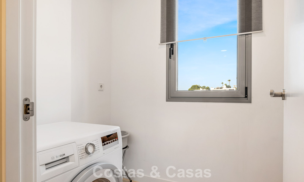 Move-in ready, contemporary apartment for sale on the New Golden Mile between Marbella and Estepona 781961