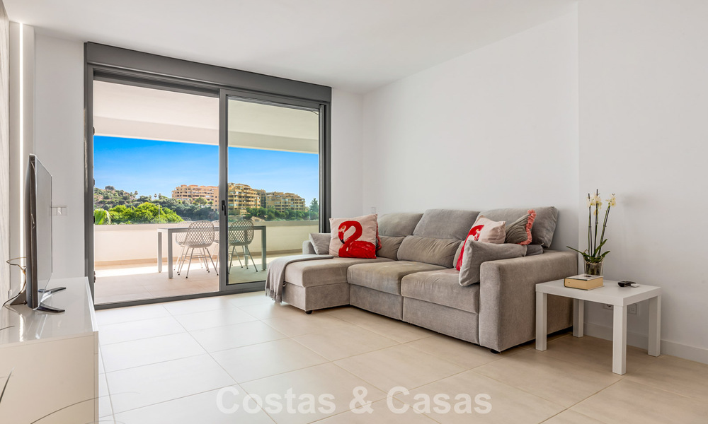 Move-in ready, contemporary apartment for sale on the New Golden Mile between Marbella and Estepona 781964