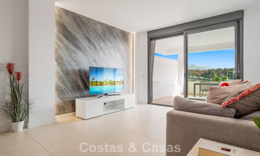 Move-in ready, contemporary apartment for sale on the New Golden Mile between Marbella and Estepona 781965