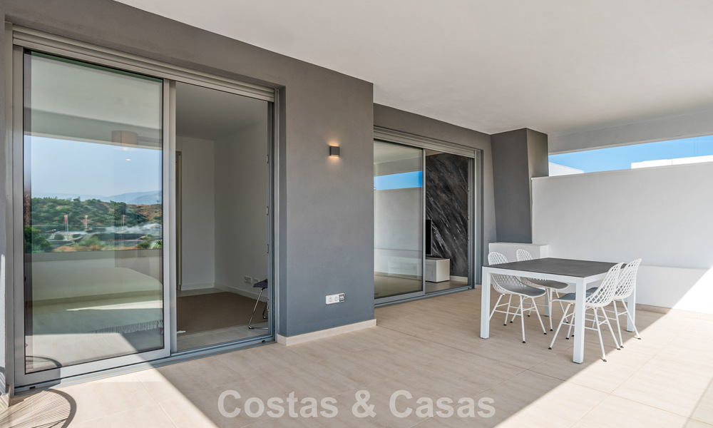 Move-in ready, contemporary apartment for sale on the New Golden Mile between Marbella and Estepona 781968