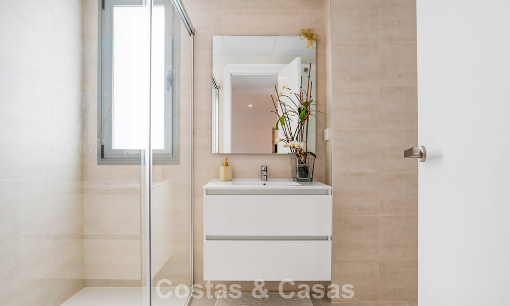 Move-in ready, contemporary apartment for sale on the New Golden Mile between Marbella and Estepona 781973