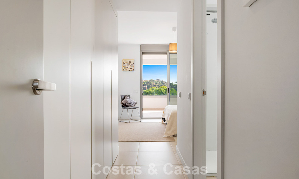 Move-in ready, contemporary apartment for sale on the New Golden Mile between Marbella and Estepona 781975