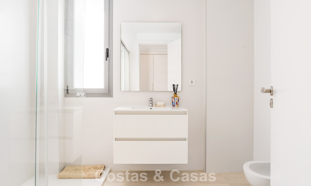 Move-in ready, contemporary apartment for sale on the New Golden Mile between Marbella and Estepona 781976
