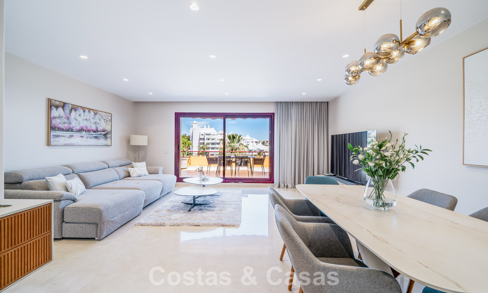 Ready to move in apartment with sea views for sale in a frontline beach complex within walking distance of Estepona centre 782369