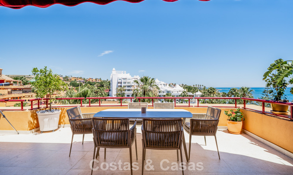 Ready to move in apartment with sea views for sale in a frontline beach complex within walking distance of Estepona centre 782373