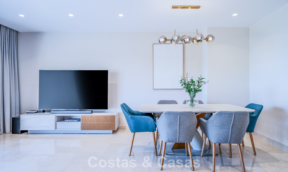 Ready to move in apartment with sea views for sale in a frontline beach complex within walking distance of Estepona centre 782377