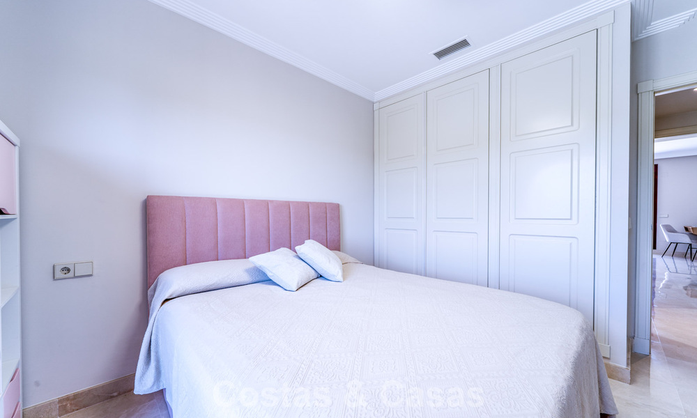 Ready to move in apartment with sea views for sale in a frontline beach complex within walking distance of Estepona centre 782379