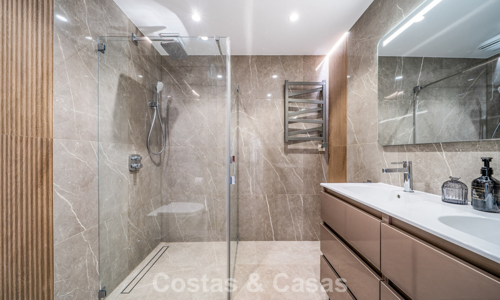 Ready to move in apartment with sea views for sale in a frontline beach complex within walking distance of Estepona centre 782381