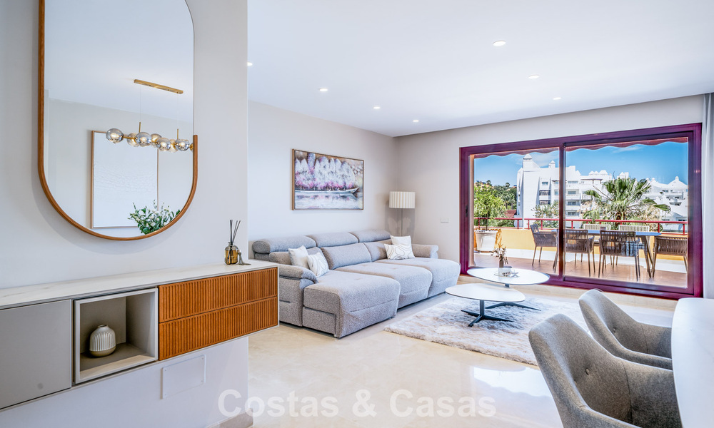 Ready to move in apartment with sea views for sale in a frontline beach complex within walking distance of Estepona centre 782382