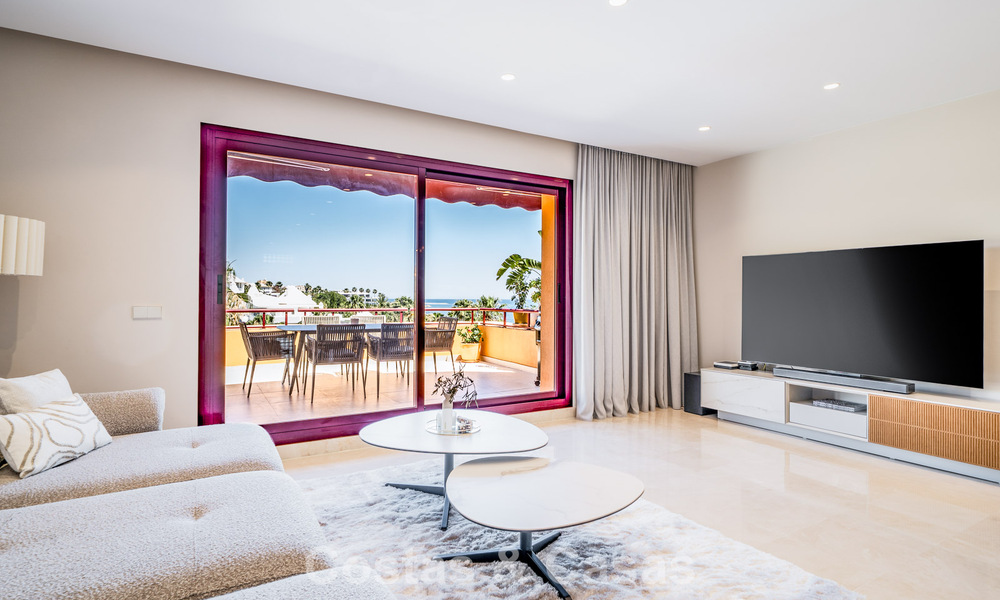 Ready to move in apartment with sea views for sale in a frontline beach complex within walking distance of Estepona centre 782383