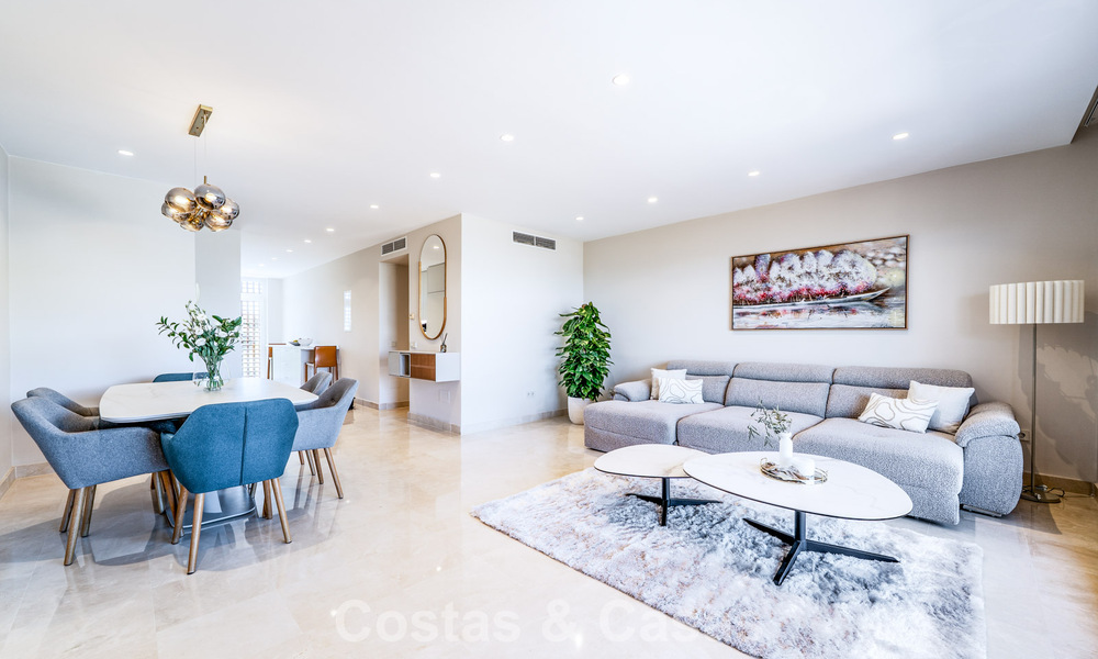 Ready to move in apartment with sea views for sale in a frontline beach complex within walking distance of Estepona centre 782384