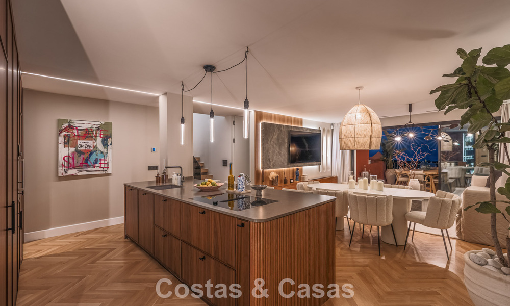 Move-in ready duplex penthouse, modern renovated, with stunning sea views for sale in Marbella - Benahavis 782387