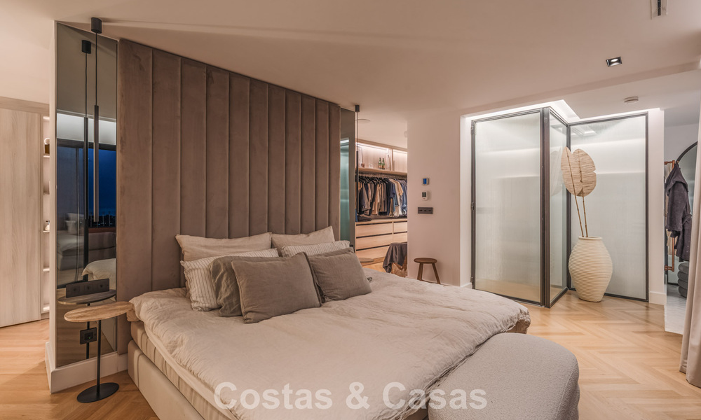 Move-in ready duplex penthouse, modern renovated, with stunning sea views for sale in Marbella - Benahavis 782391