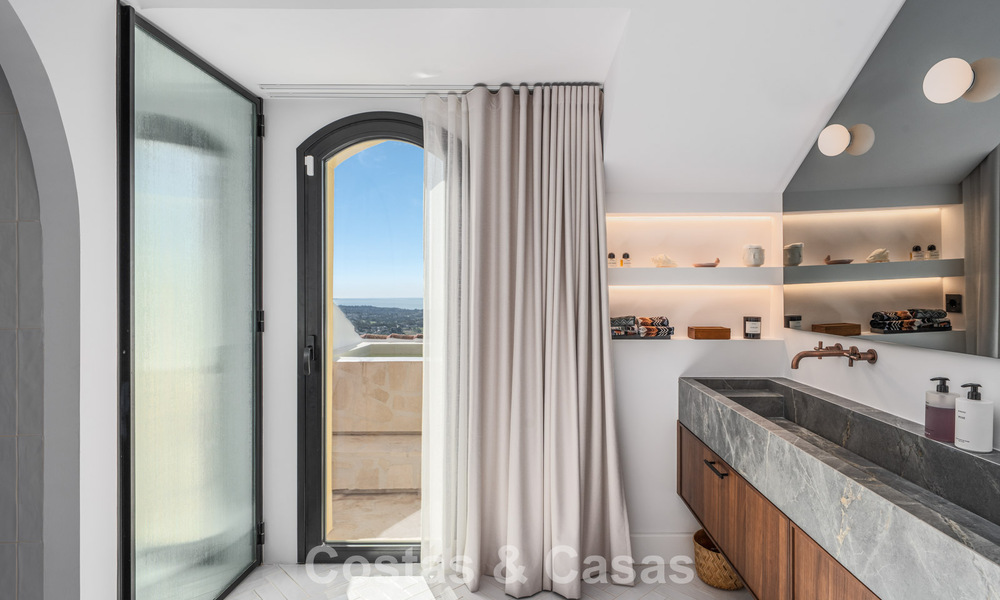 Move-in ready duplex penthouse, modern renovated, with stunning sea views for sale in Marbella - Benahavis 782404