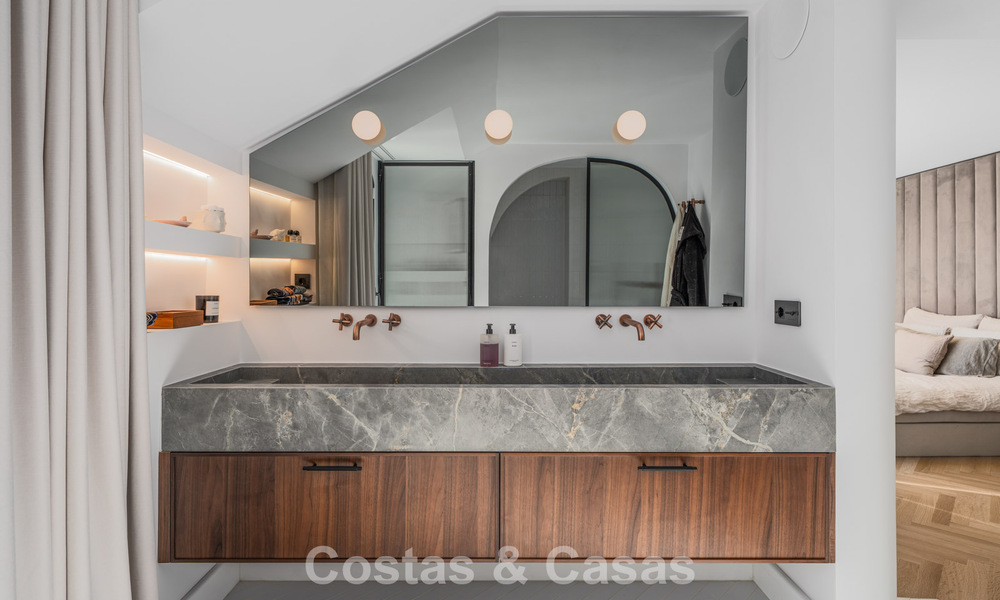 Move-in ready duplex penthouse, modern renovated, with stunning sea views for sale in Marbella - Benahavis 782405