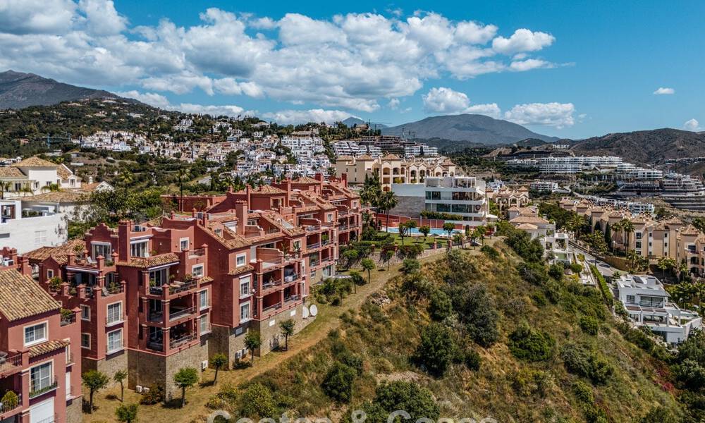 Move-in ready duplex penthouse, modern renovated, with stunning sea views for sale in Marbella - Benahavis 782418