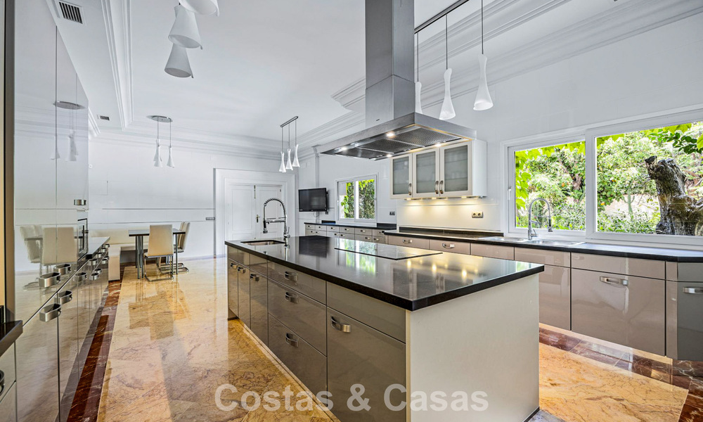 Unique, stately residence for sale in the heart of Marbella’s prestigious Golden Mile 782431