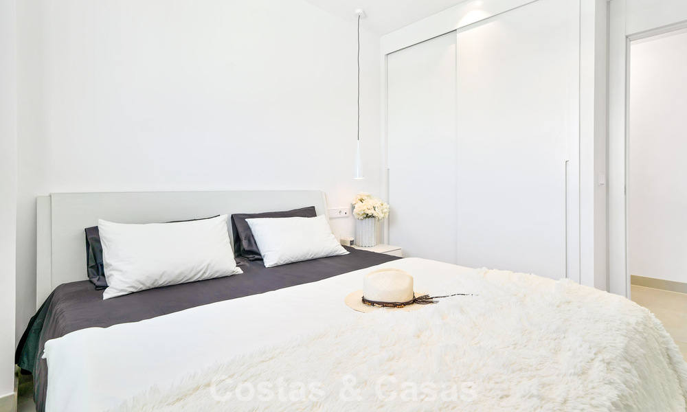 Move-in ready apartment with mountain and sea views for sale in a progressive lifestyle complex in Fuengirola, Costa del Sol 782097