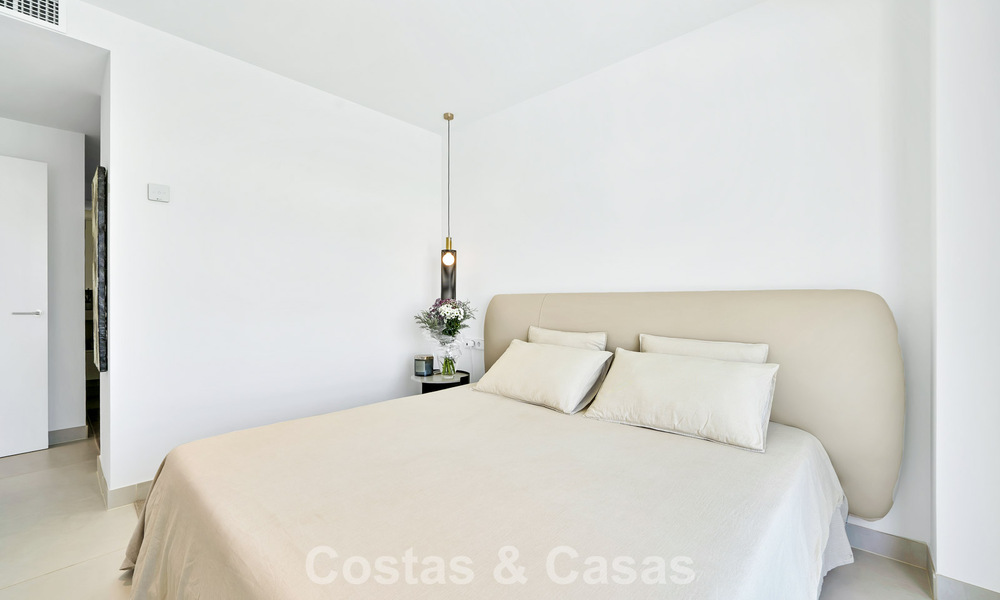 Move-in ready apartment with mountain and sea views for sale in a progressive lifestyle complex in Fuengirola, Costa del Sol 782098