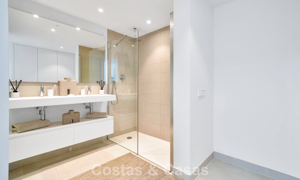 Move-in ready apartment with mountain and sea views for sale in a progressive lifestyle complex in Fuengirola, Costa del Sol 782100