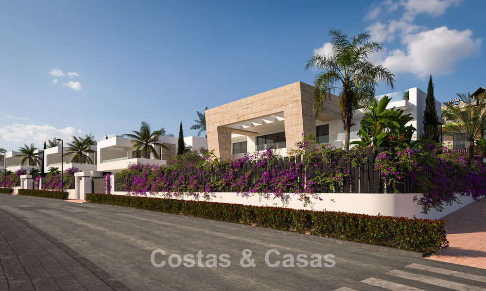 New build villas for sale within walking distance of a fantastic clubhouse on the New Golden Mile between Marbella and Estepona 781977