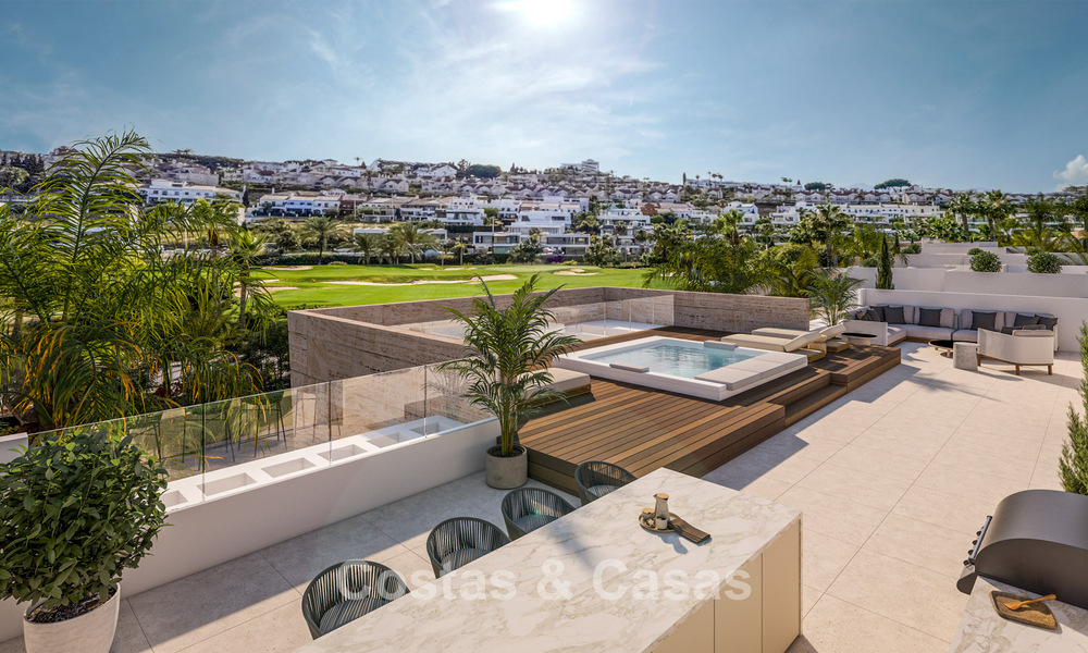 New build villas for sale within walking distance of a fantastic clubhouse on the New Golden Mile between Marbella and Estepona 781985