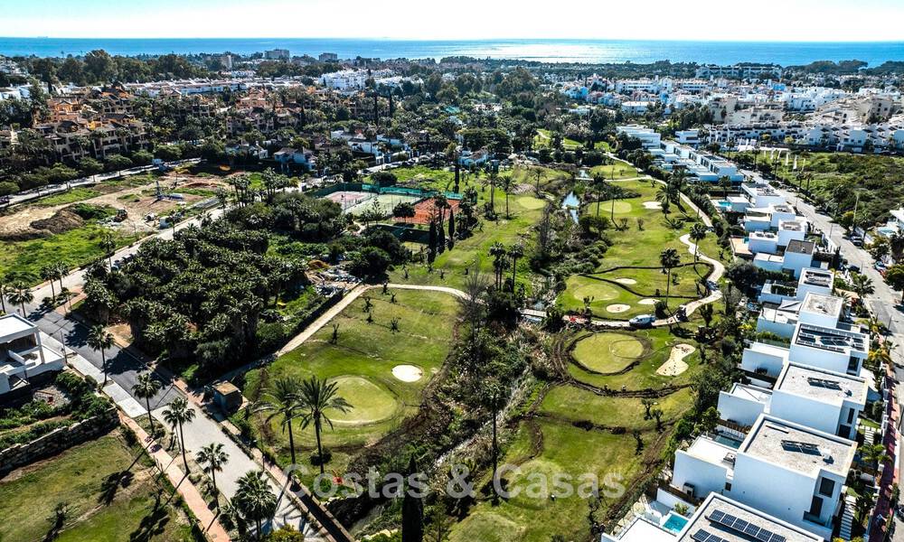 New build villas for sale within walking distance of a fantastic clubhouse on the New Golden Mile between Marbella and Estepona 782005