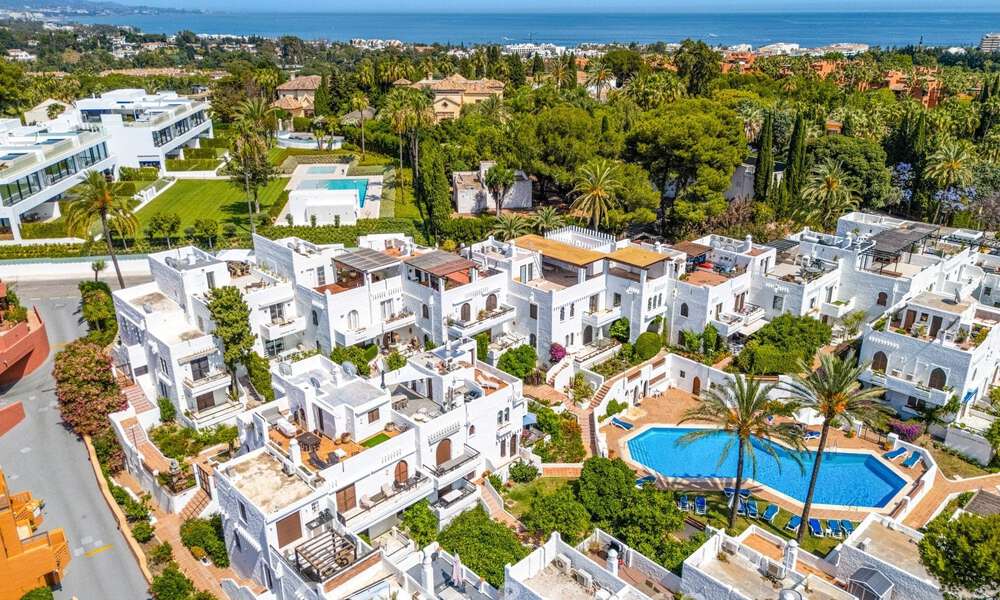 Move-in ready duplex penthouse for sale in a gated complex in Rio Verde - Nueva Andalucia, Marbella 782200