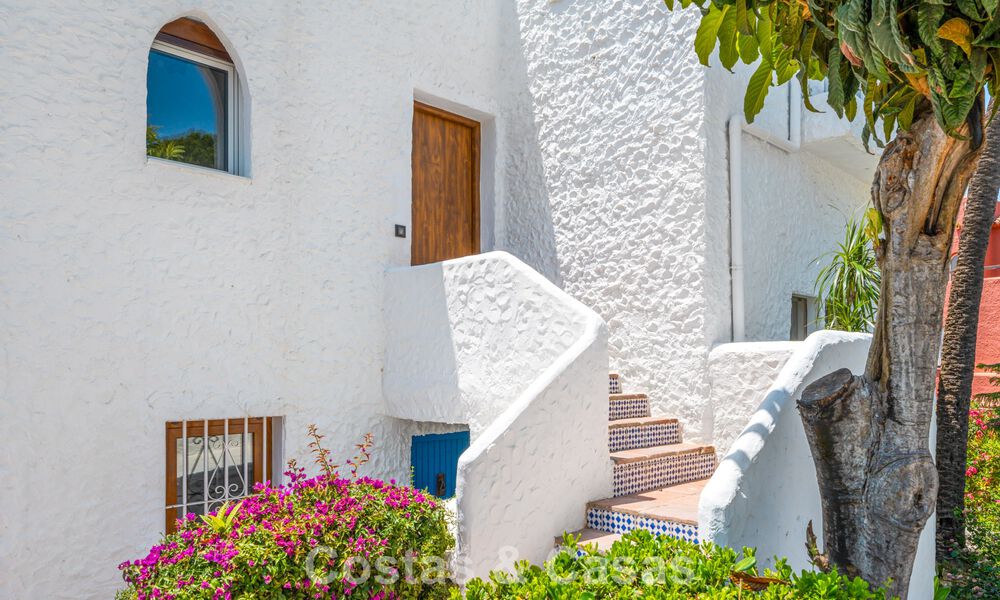 Move-in ready duplex penthouse for sale in a gated complex in Rio Verde - Nueva Andalucia, Marbella 782219