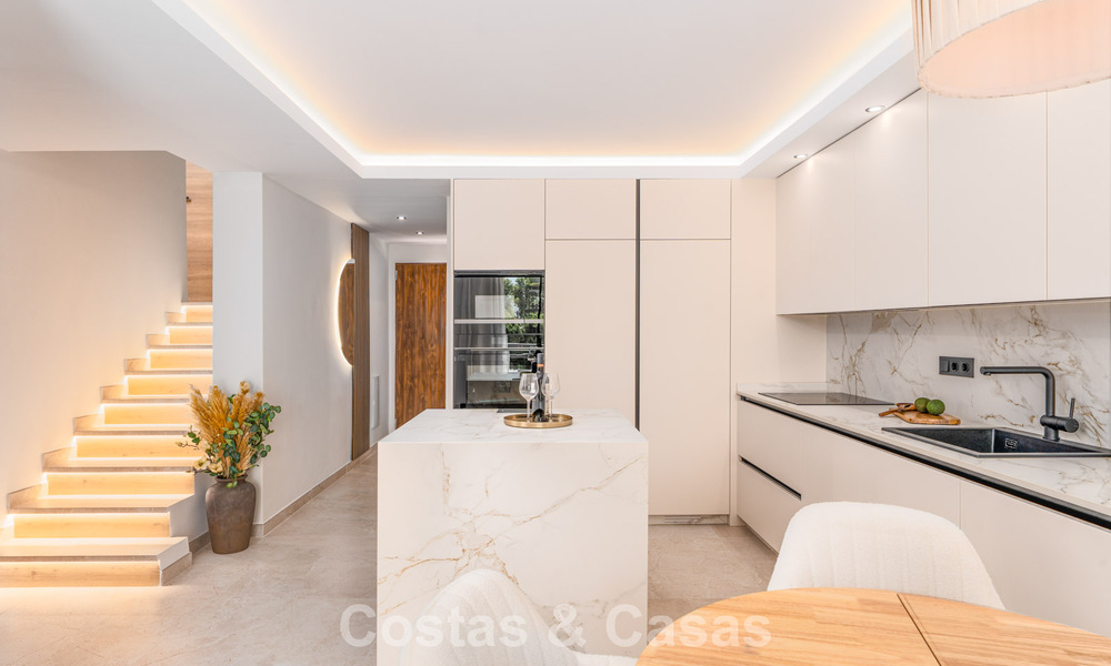 Move-in ready duplex penthouse for sale in a gated complex in Rio Verde - Nueva Andalucia, Marbella 782223