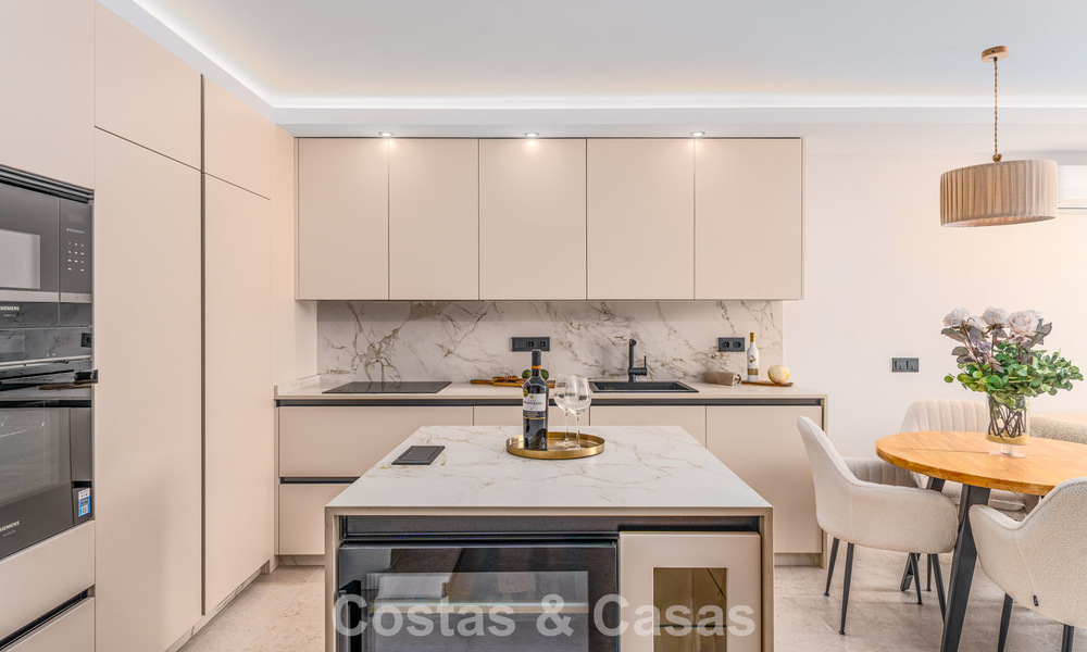 Move-in ready duplex penthouse for sale in a gated complex in Rio Verde - Nueva Andalucia, Marbella 782224
