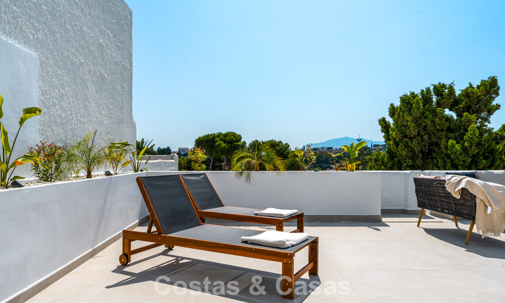 Move-in ready duplex penthouse for sale in a gated complex in Rio Verde - Nueva Andalucia, Marbella 782232