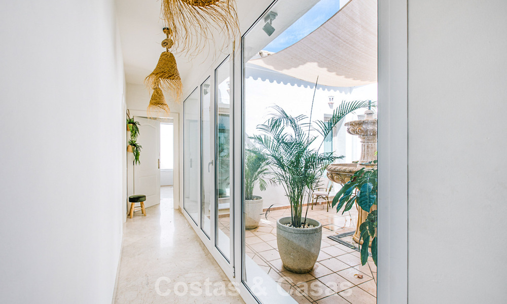 Move-in ready Mediterranean family villa for sale in a gated golf resort on the New Golden Mile between Marbella and Estepona 782174