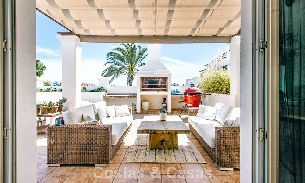 Move-in ready Mediterranean family villa for sale in a gated golf resort on the New Golden Mile between Marbella and Estepona 782180
