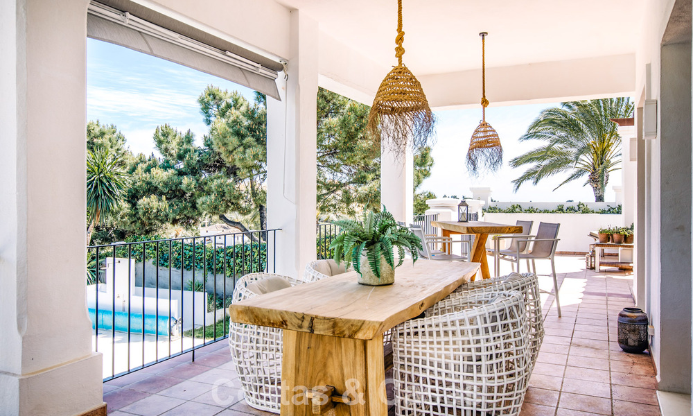Move-in ready Mediterranean family villa for sale in a gated golf resort on the New Golden Mile between Marbella and Estepona 782181