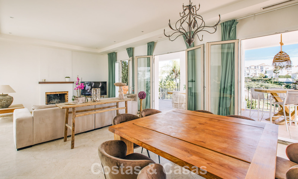 Move-in ready Mediterranean family villa for sale in a gated golf resort on the New Golden Mile between Marbella and Estepona 782183