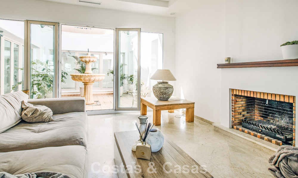 Move-in ready Mediterranean family villa for sale in a gated golf resort on the New Golden Mile between Marbella and Estepona 782184